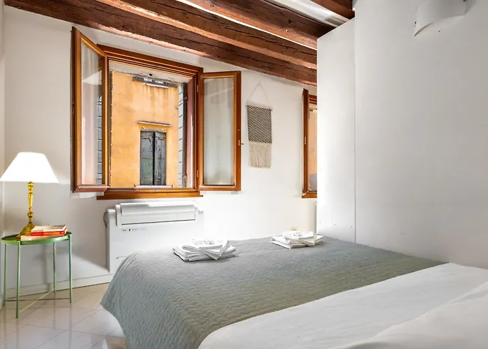 Erbe Canal View Private House